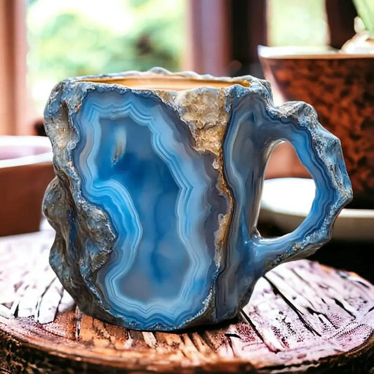 Tazza da caffè con cristalli e minerali